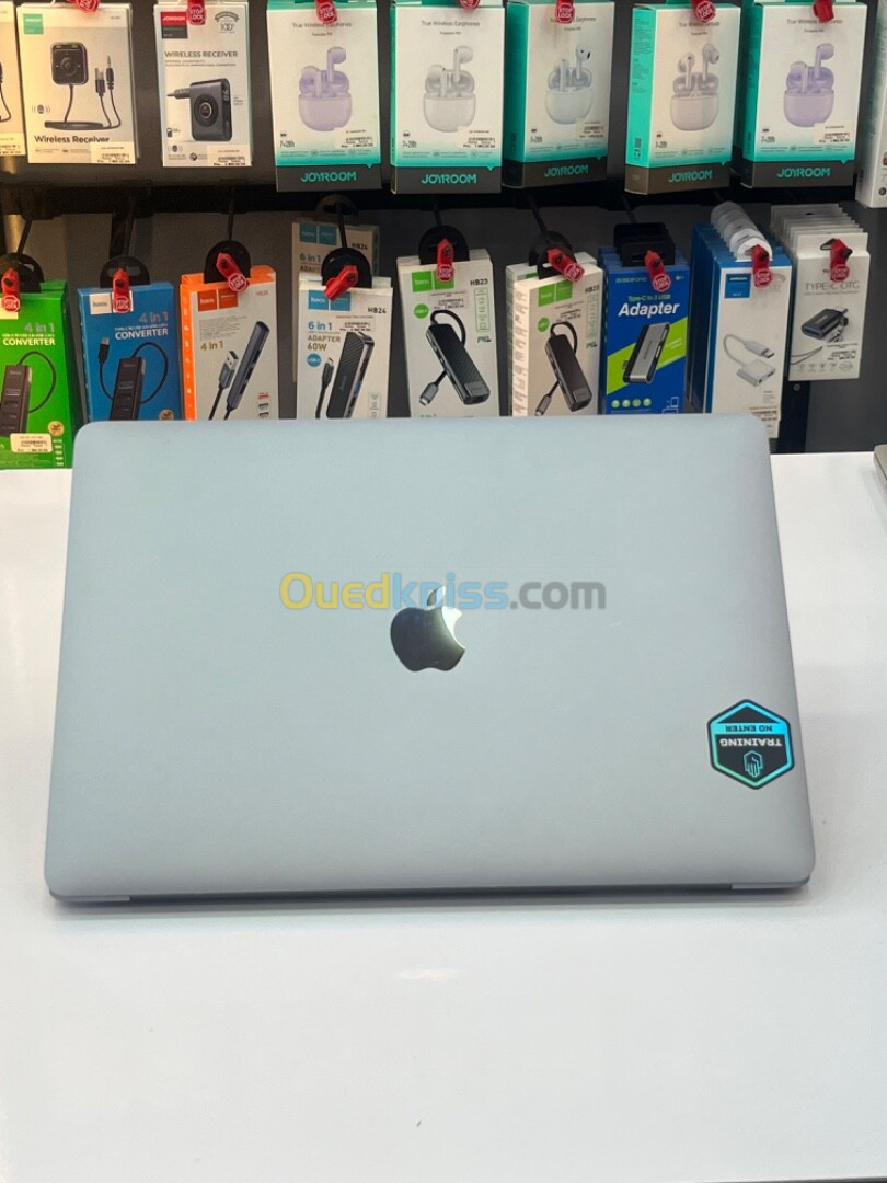 LAPTOP APPEL MACBOOK AIR RETINA 2020 M1 8GB RAM 256GB SSD ECRAN 13.3" 2K 