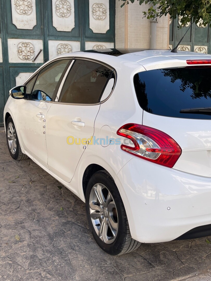 Peugeot 208 2015 Active Facelift