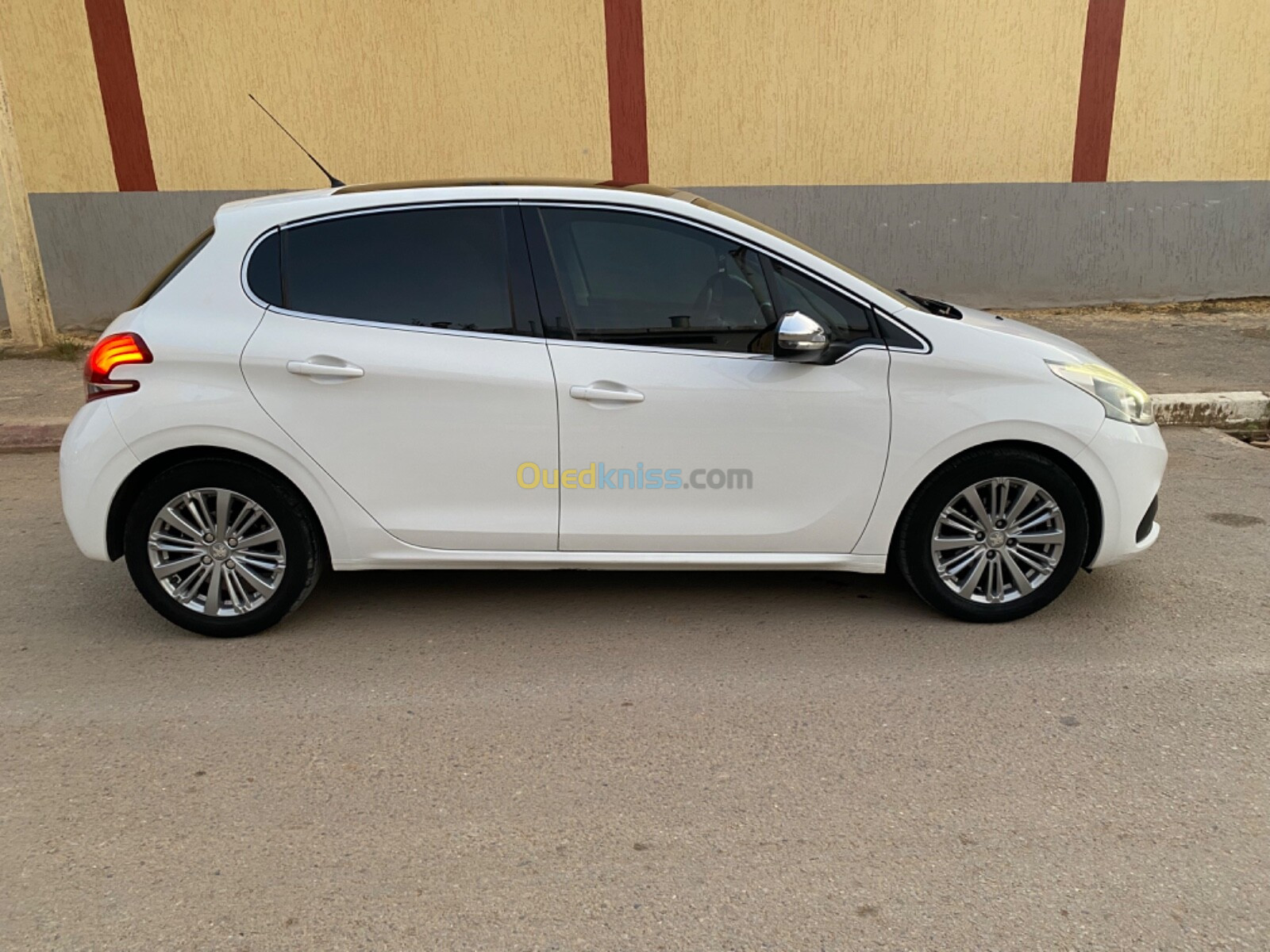 Peugeot 208 2016 Allure Facelift