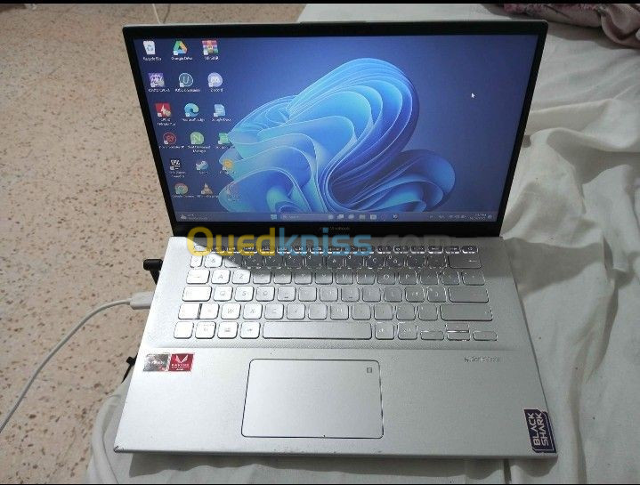 ASUS vivobook 14 AMD Ryzen 5 3500U 20 GB RAM 