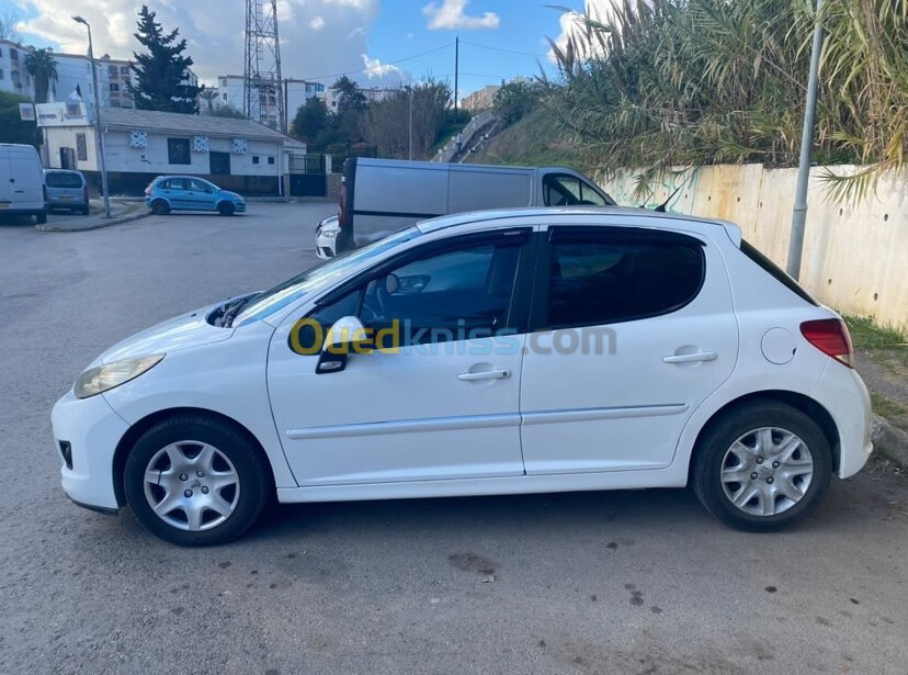 Peugeot 207 2013 207+