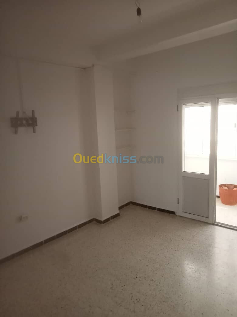 Location Appartement F4 Annaba Annaba