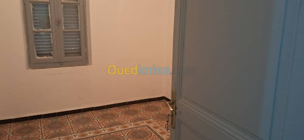 Location Appartement F4 Annaba Annaba