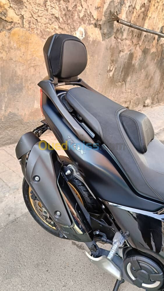 Yamaha T max 2022