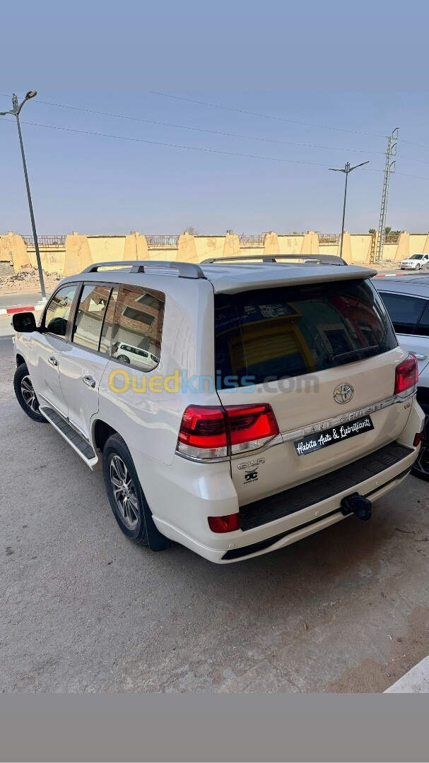 Toyota LAND CRUISER 2018 GXR V8