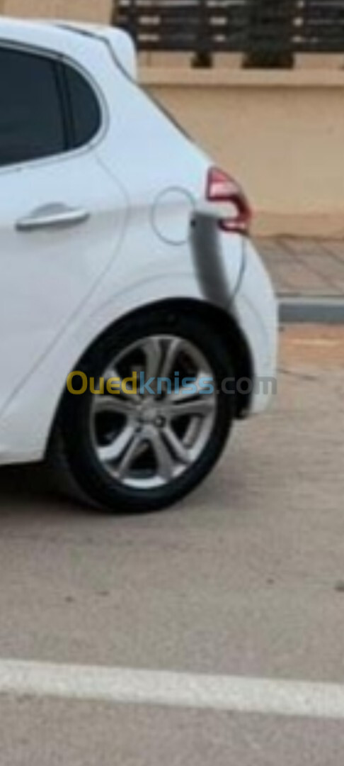 Peugeot 208 2015 Allure