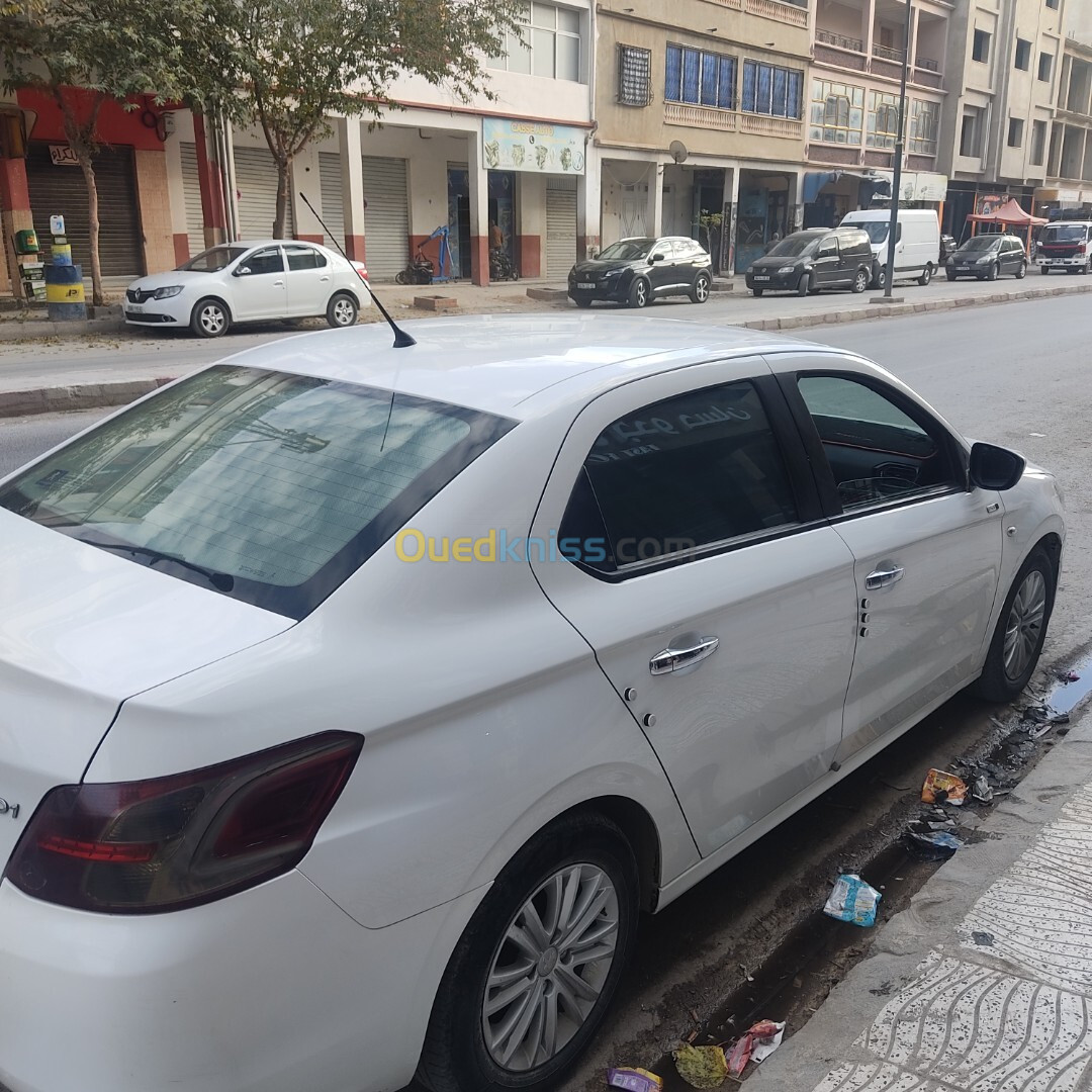 Peugeot 301 2013 Allure