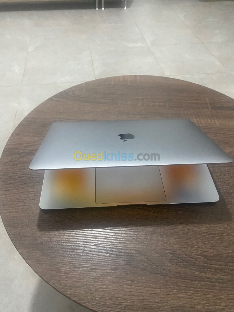 MacBook 2020 8gb 256 M1