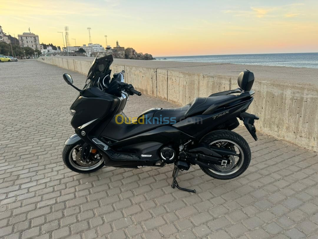 YAMAHA TMax 