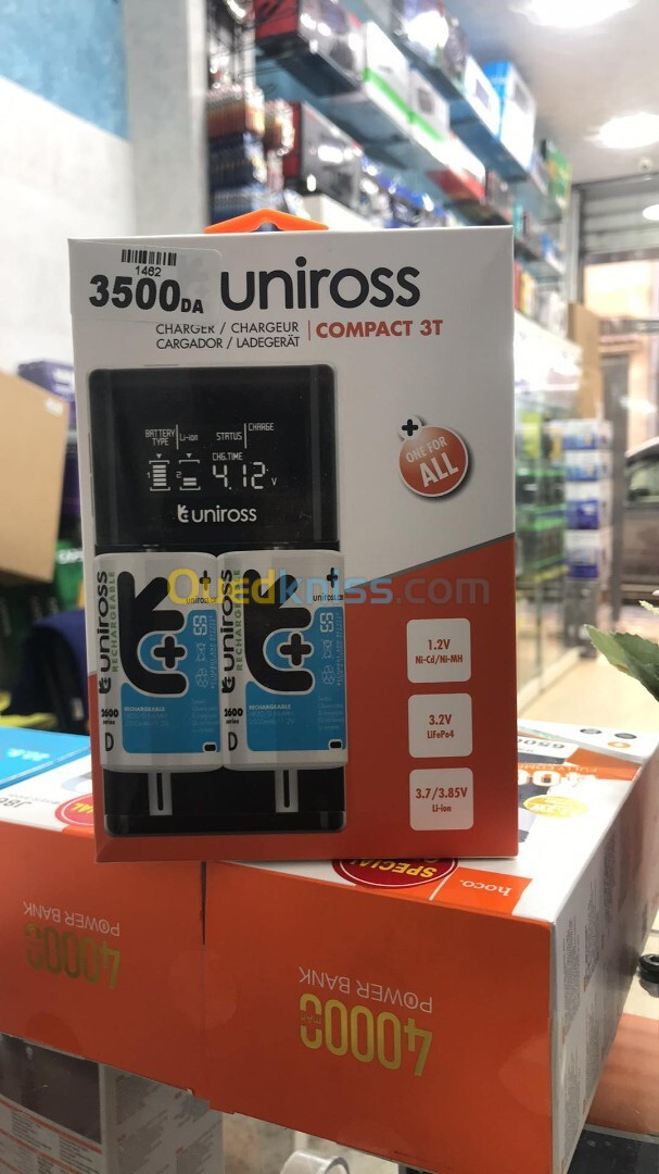 CHARGEUR UNIROSS COMPACT 3T A AA AAA AVEC 2 PILE SIZE D