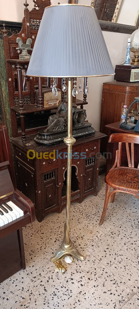 Antiquités brocantes meuble coffre berbère piano lustre 