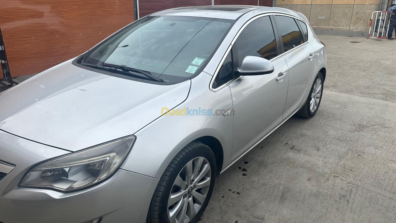 Opel Astra 2013 COSMO