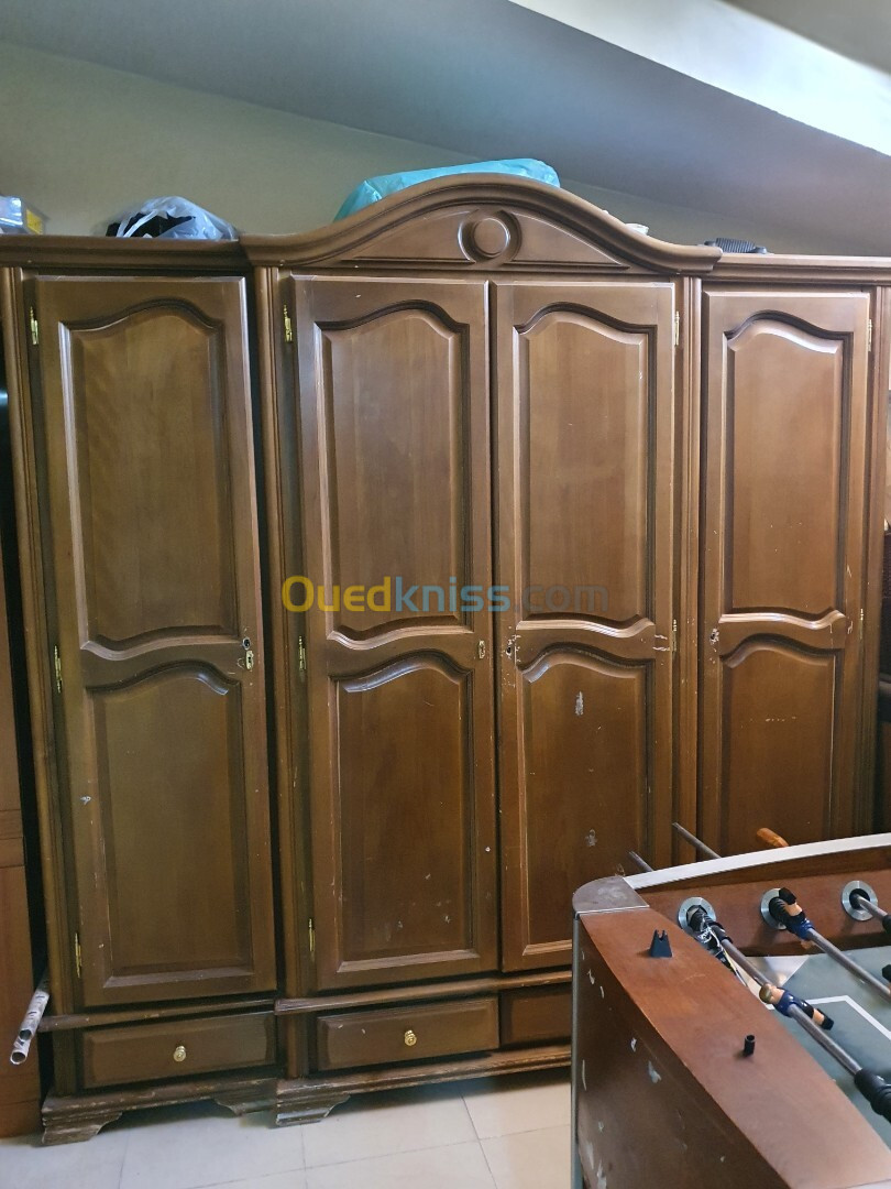 Armoire en bois 