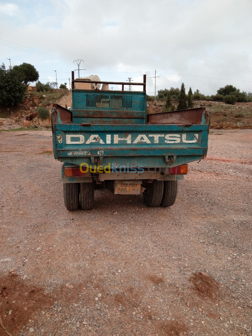 Daihatsu delta 2005