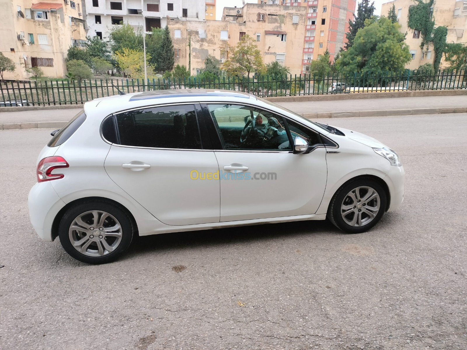 Peugeot 208 2015 Allure