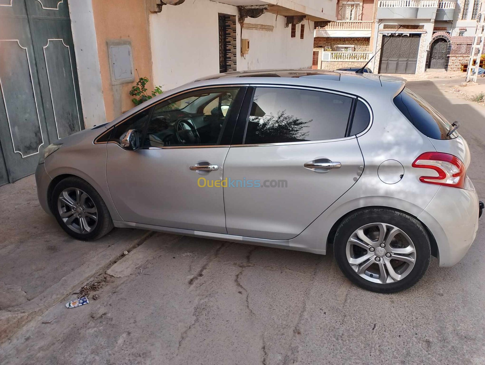 Peugeot 208 2015 Allure