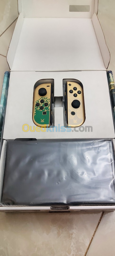 Nintendo Switch Oled Edition Zelda Puce + SD Samsung Evo 128 GB