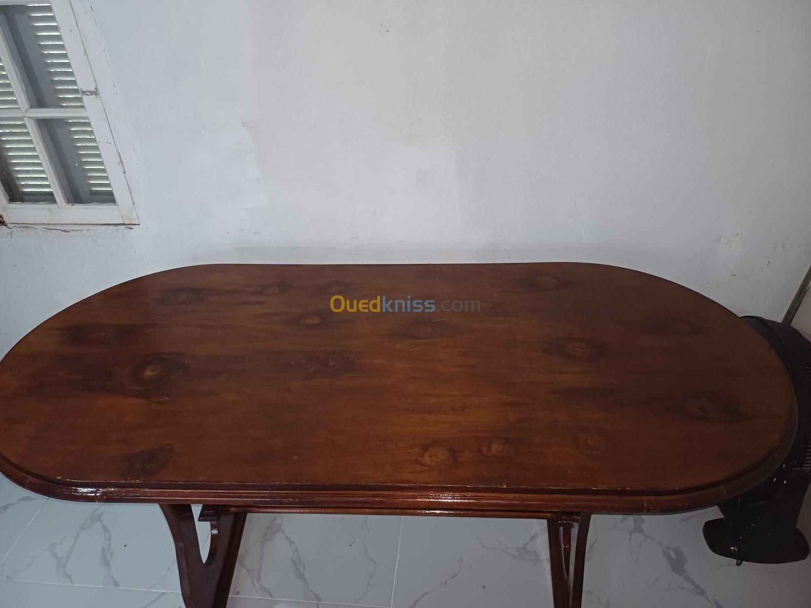 Une grande table 