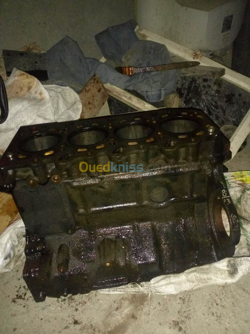 pieces moteur kia sorento 2.5 (2008).   