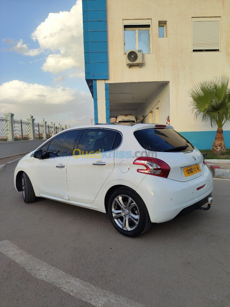 Peugeot 208 2015 Allure