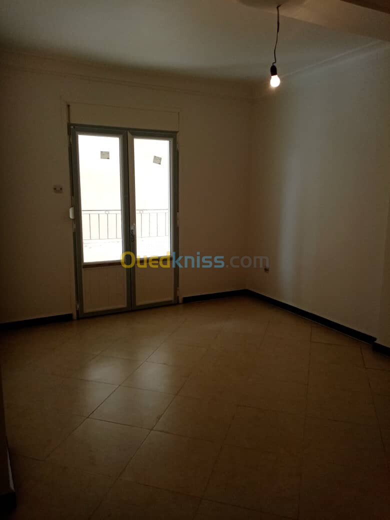 Location Appartement F4 Alger Souidania