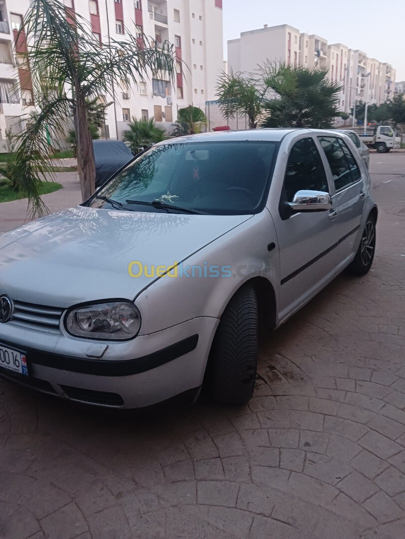 Volkswagen Golf 4 2000 Édition 4 montion