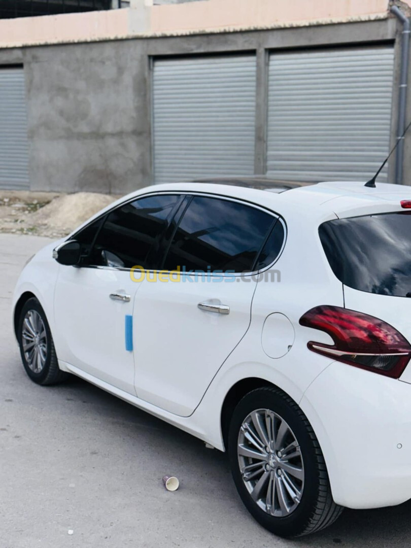 Peugeot 208 2018 Allure