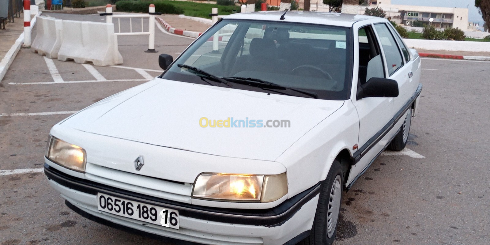 Renault 21 1989 موتور الله يبارك فيها سيرغاز عطوني 95حلال