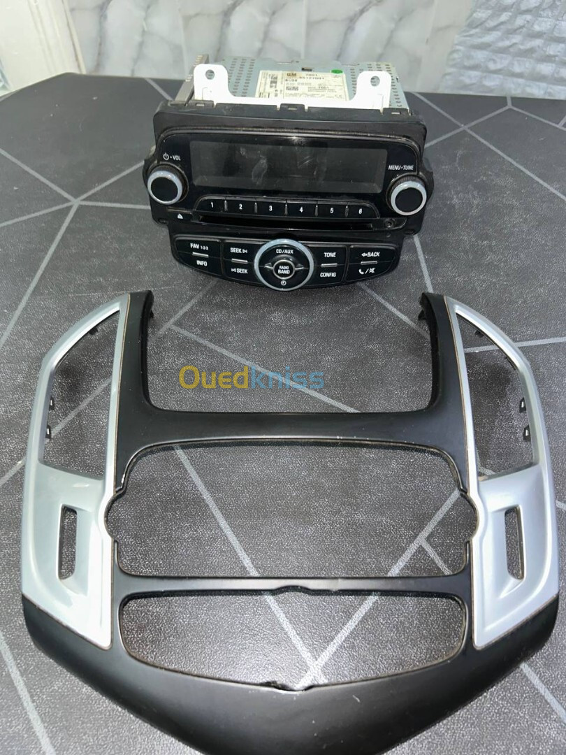 Chaine Radio CD Mp3 Player  GM  Chevrolet Cruze / Sonic    بوست راديو 