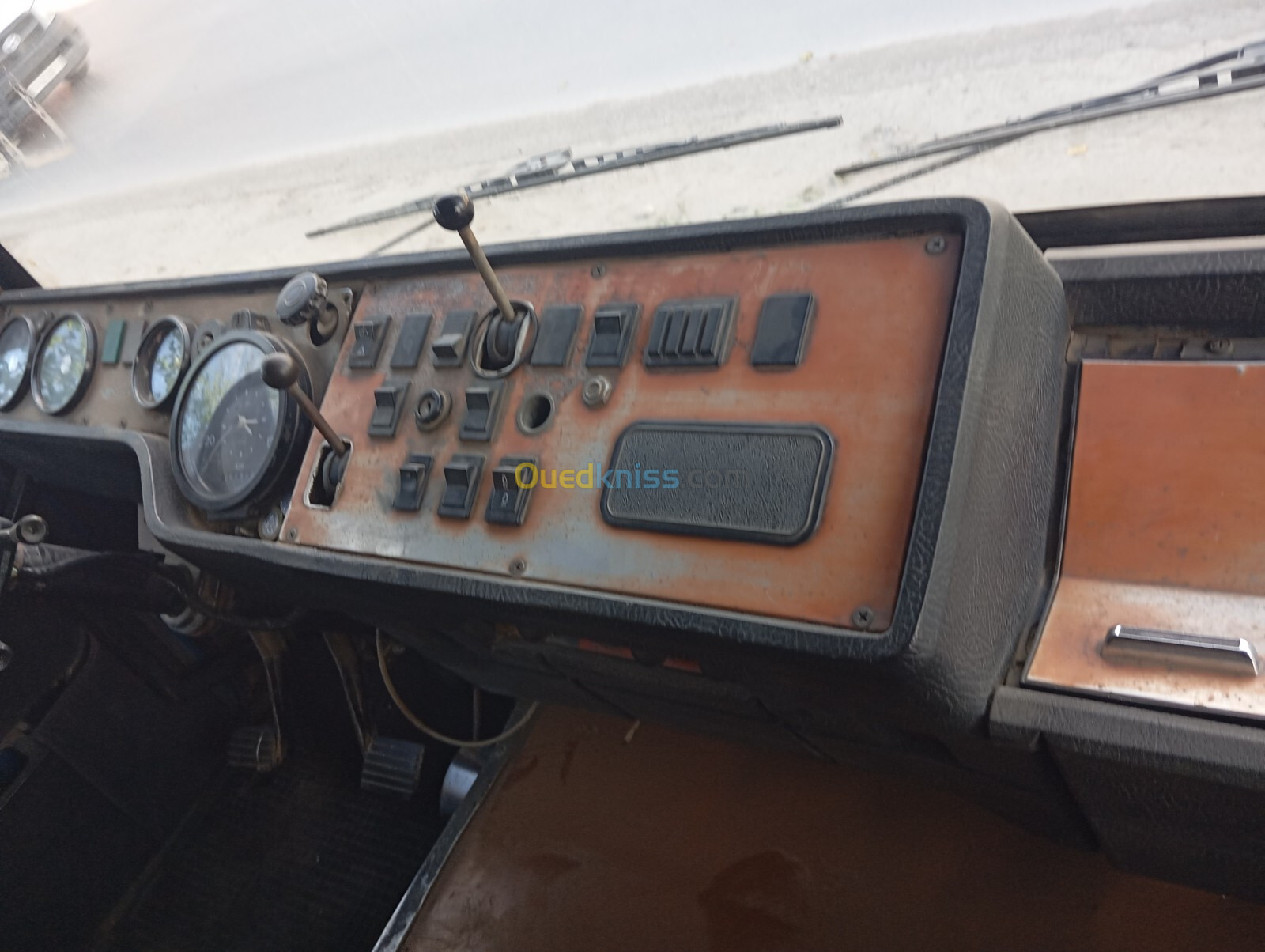 Sonacom TB 260 tracteur TB 260 TRACTEUR SONACOM 1986