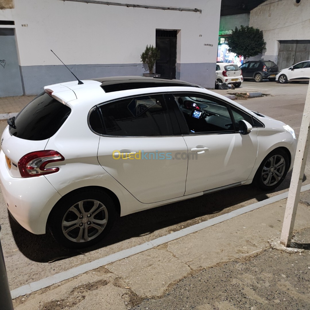 Peugeot 208 2014 Allure