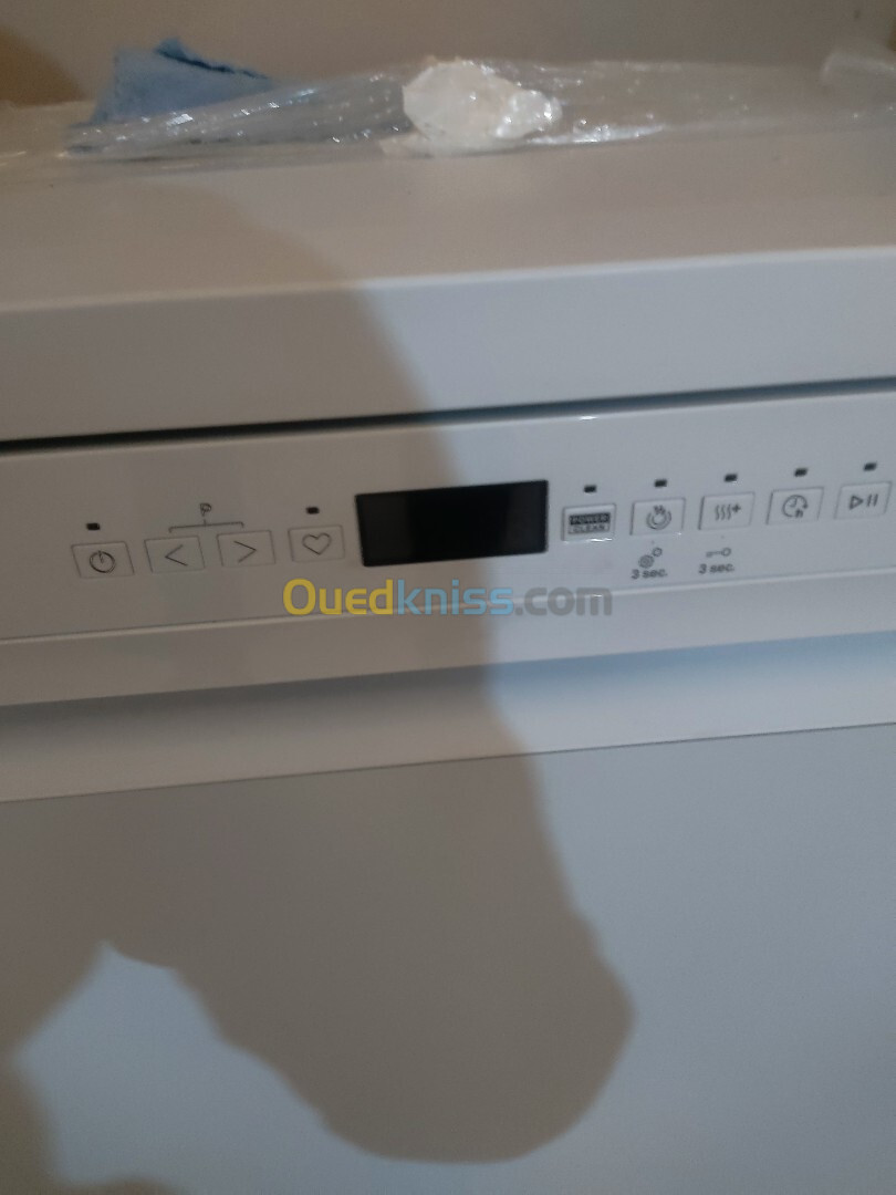 Lave vaisselle Whirlpool 6eme sens 3 tiroirs maxi space 15 couvert neuf jamais utilisé 