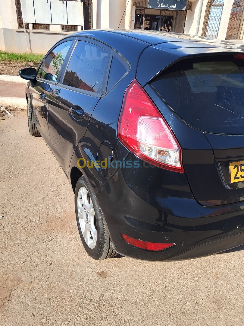 Ford Fiesta 2015 Titanium 