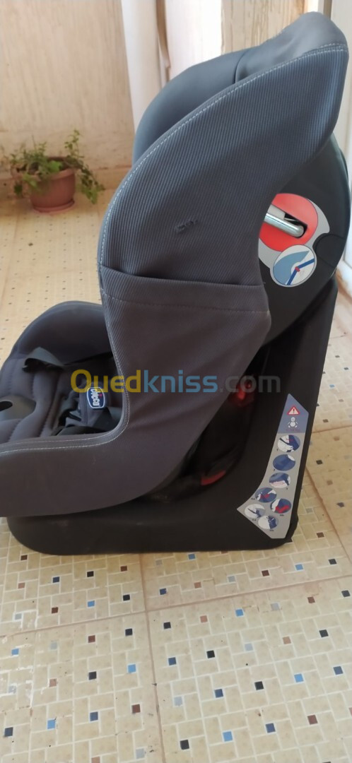 Siège Bébé et enfant Siège Auto Marque Chicco bon état de 9 a 18 Kg