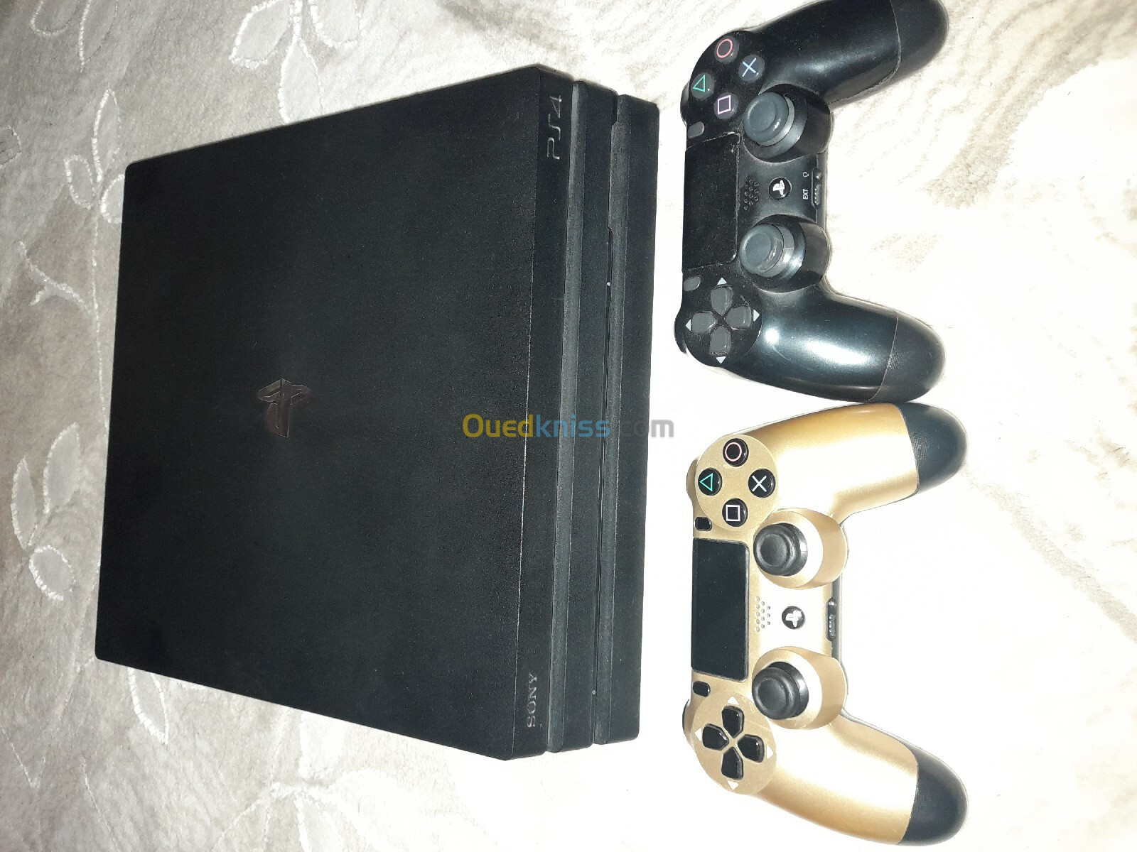 Ps4 pro 1tb avec 2 manette original version 12.00 nbrz b Xbox serie s 