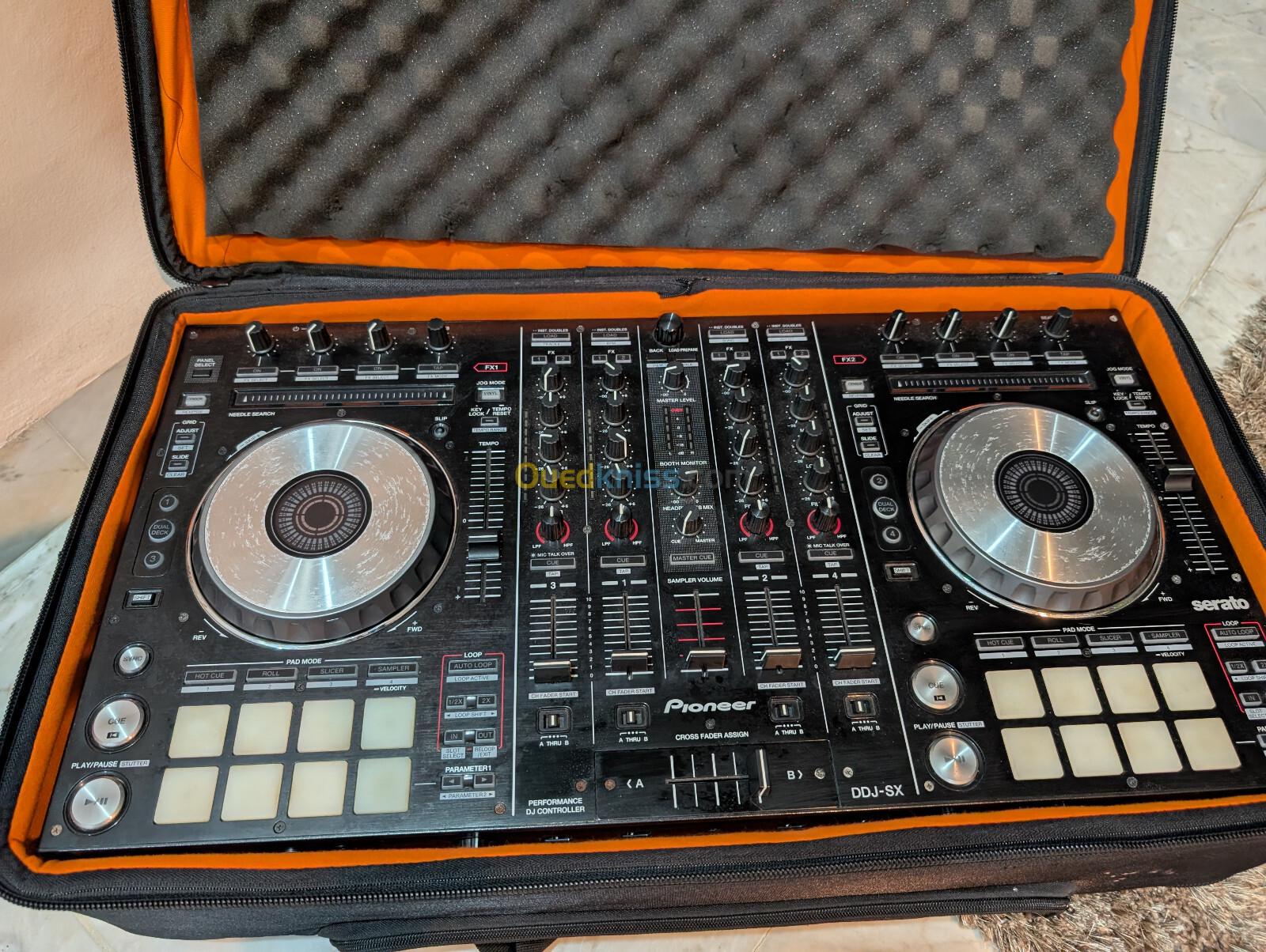 Controleur DJ Serato Pioneer DDJ SX et Pioneer DDJ SZ2 avec saccoches