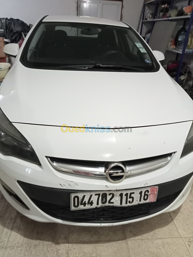 Opel Astra 4 portes 2015 Enjoy