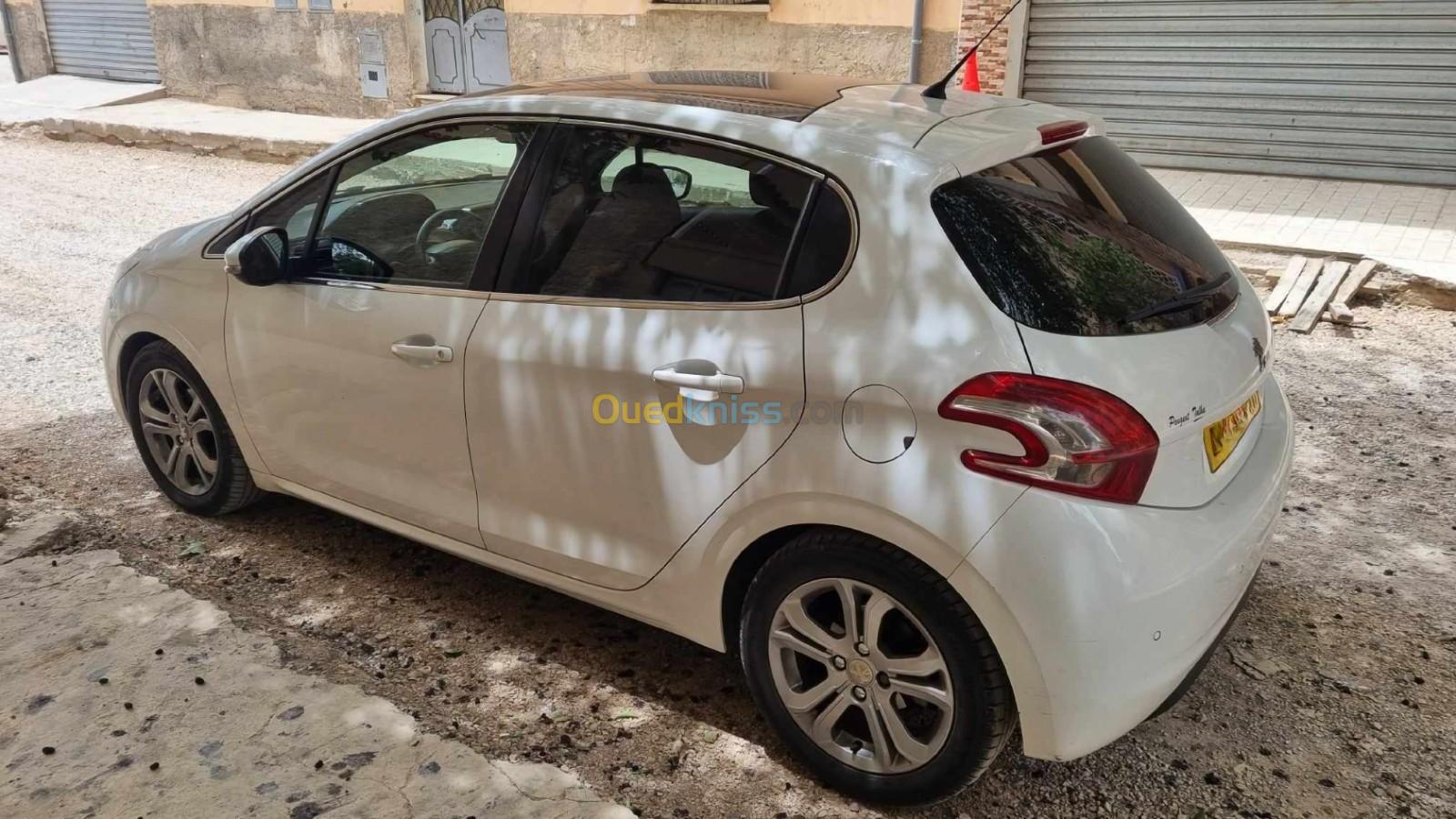 Peugeot 208 2015 Allure