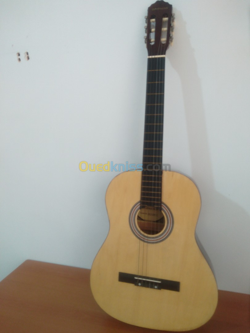 guitare de la marque Symphony