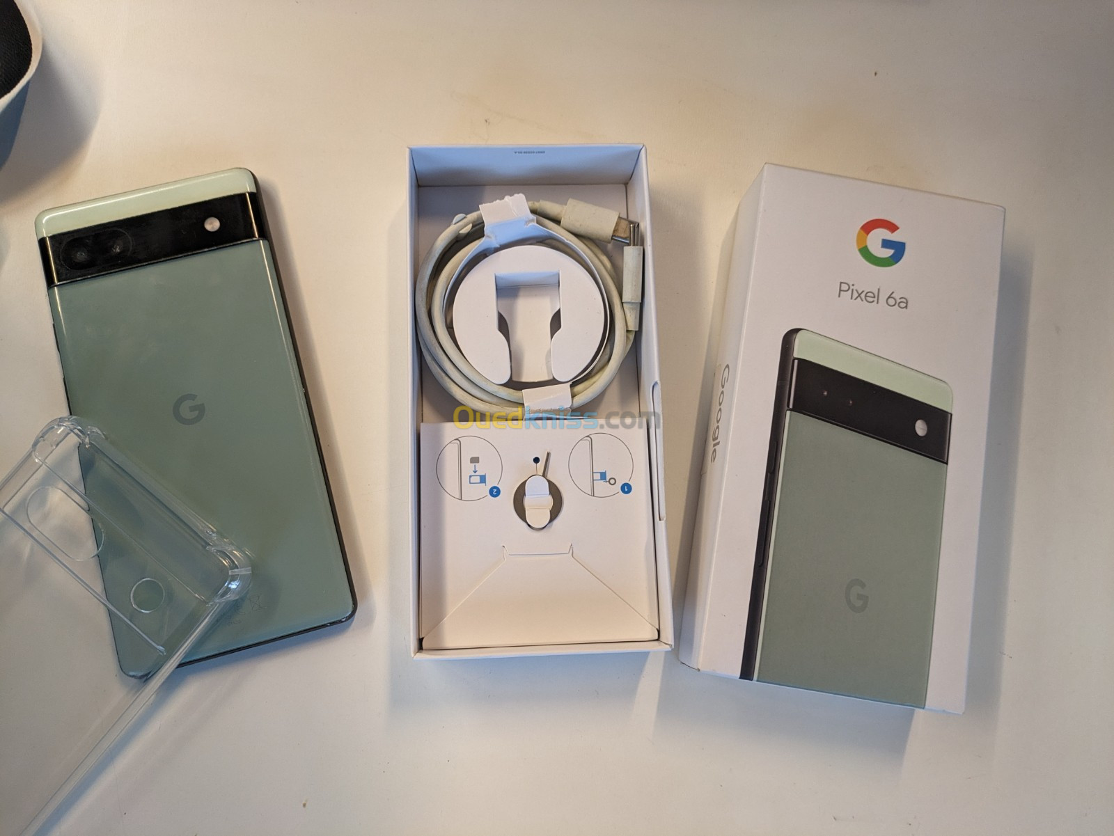 GOOGLE Pixel 6A avec boite et accessoires /Android 14