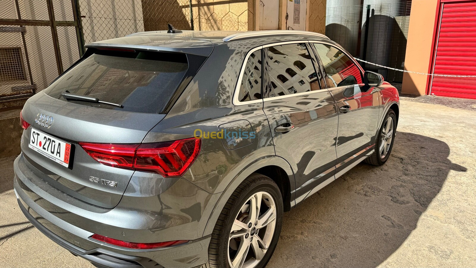 Audi Q3 2023 S-LINE