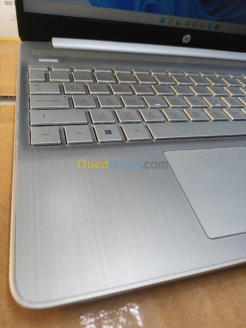 Hp 15s i5 12em 8gb ssd 512 IRIS