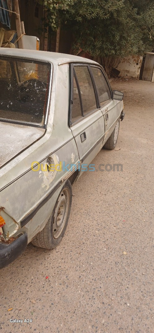 Peugeot 305 1982 305