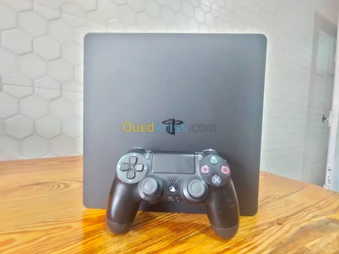 Ps4 slim 1Tb version 10.50 onlin