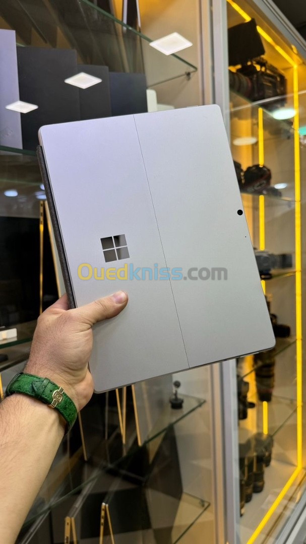 Surface Pro 8 i5-11TH 8/256