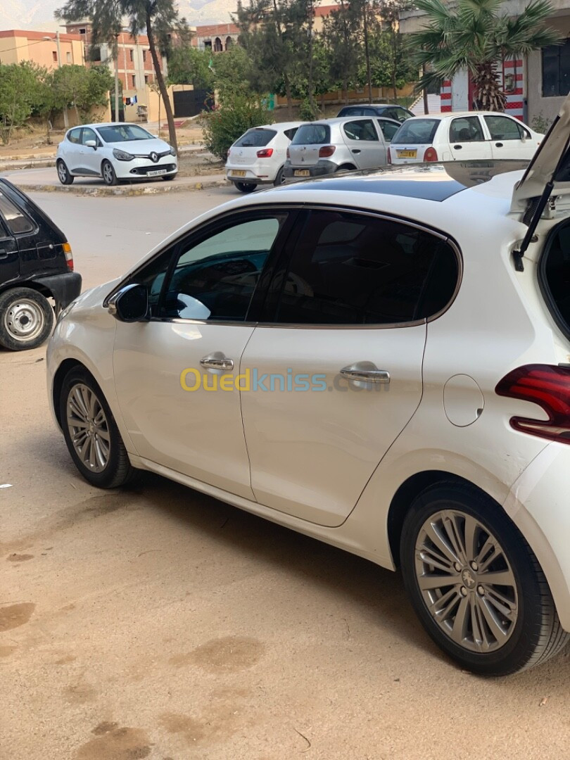 Peugeot 208 2015 Allure Facelift