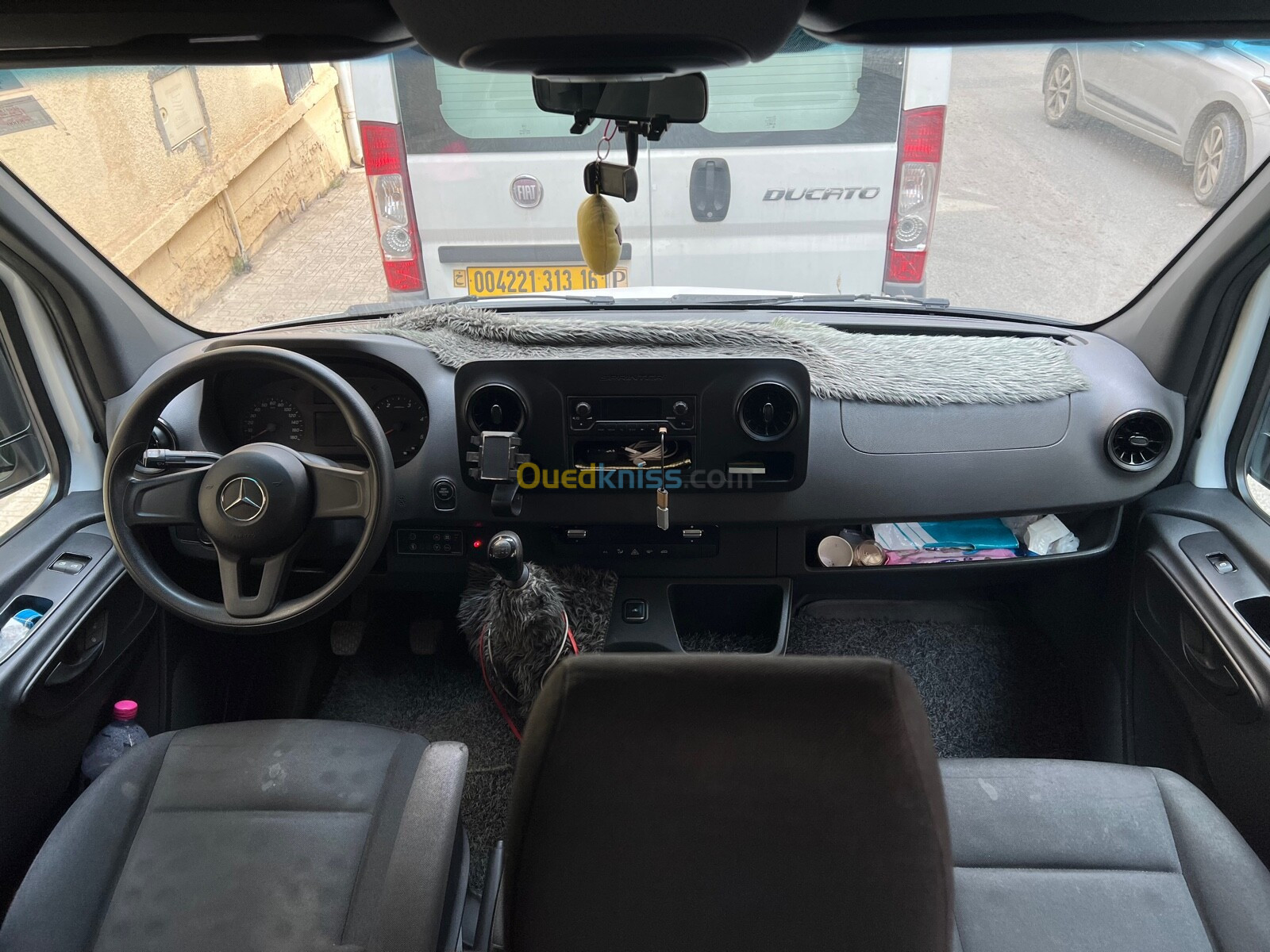 Location d'un minibus Sprinter 23 places-حافلة صغيرة للكراء من نوع مرسيدس سبرينتر تتسع لـ 23 راكبًا