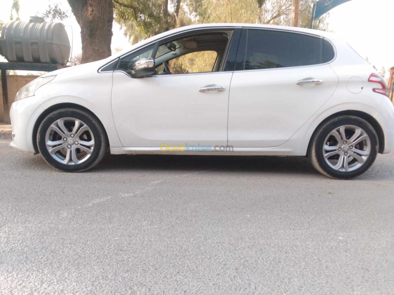 Peugeot 208 2015 Allure