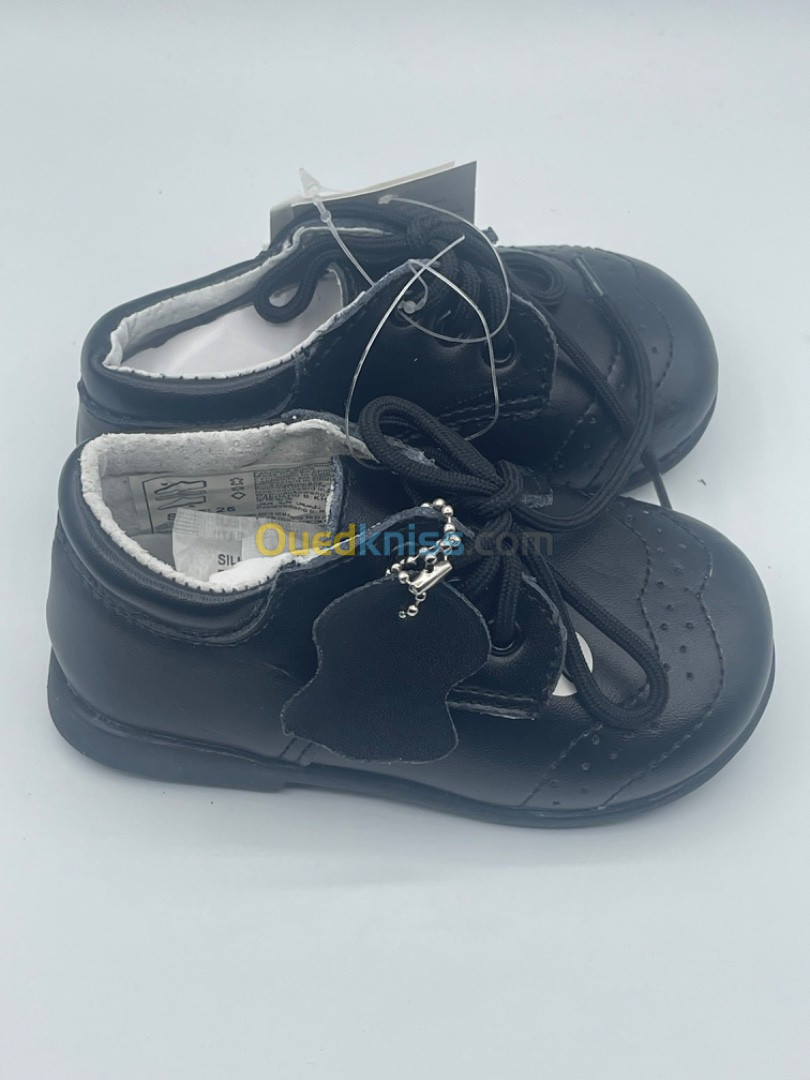 Chaussures bébé neuves marque KIABI