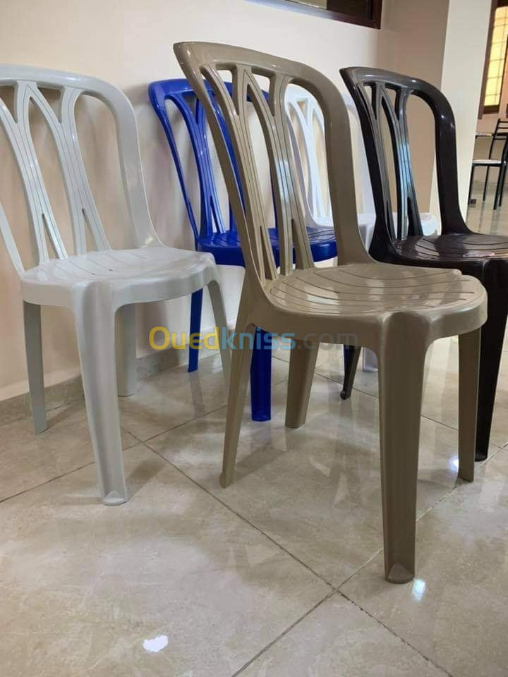 tables et chaises plastique 